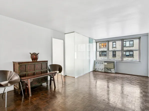 209 East 56th Street image 9 of 34