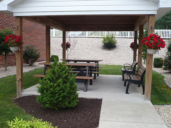 3rd image of 262 Robertson Rd #B0f35bbc0