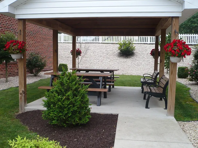Craigmont Manor Apartments — Photo 3
