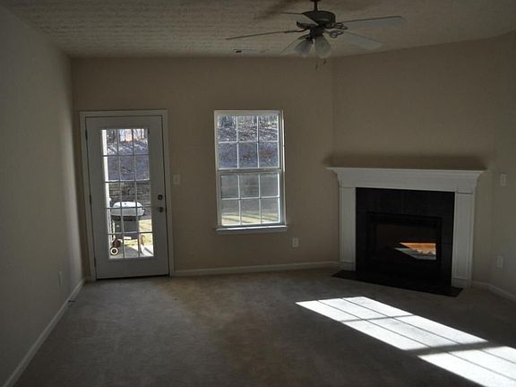 4th image of 392 Berckman Dr