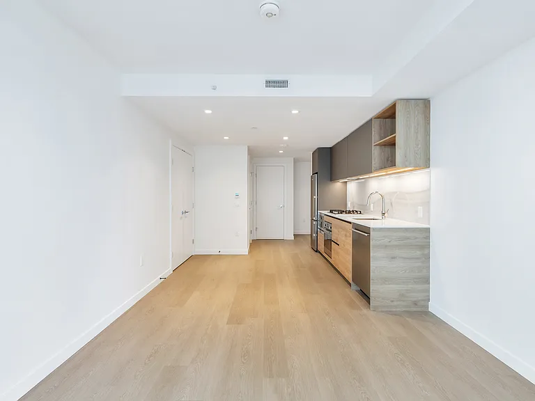 359 Tyee Rd — Photo 37