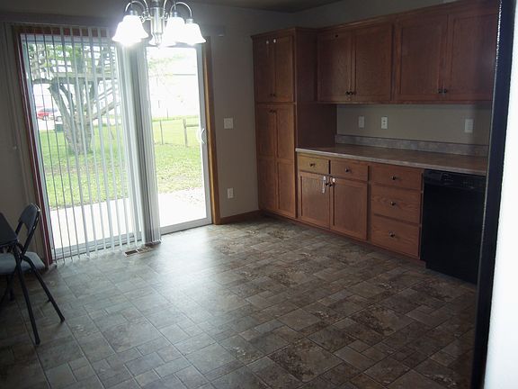 3rd image of 707 N Vandemark Ave