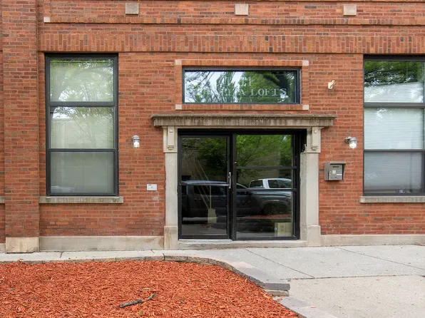 1111 W Cornelia Ave APT 204, Chicago, IL 60657