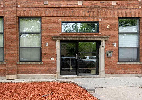 1111 W Cornelia Ave #204 Photo 1 1111 W Cornelia Ave #204 Photo 1