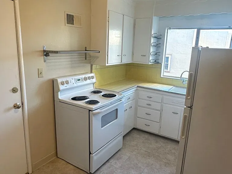2201 Carroll St — Photo 13
