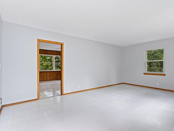 3rd image of 3527 Claremont Ave