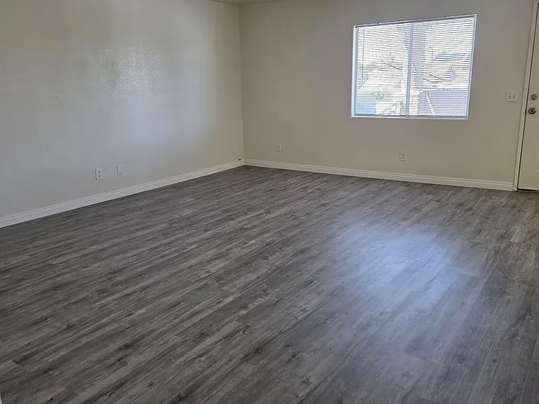 6553 McRae Ave — Photo 6