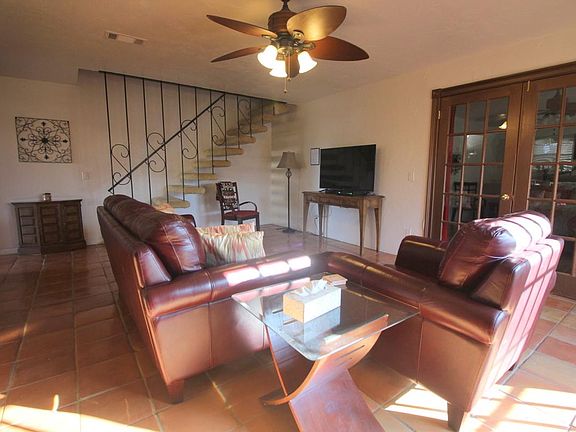 2nd image of 3227 Villa Pl