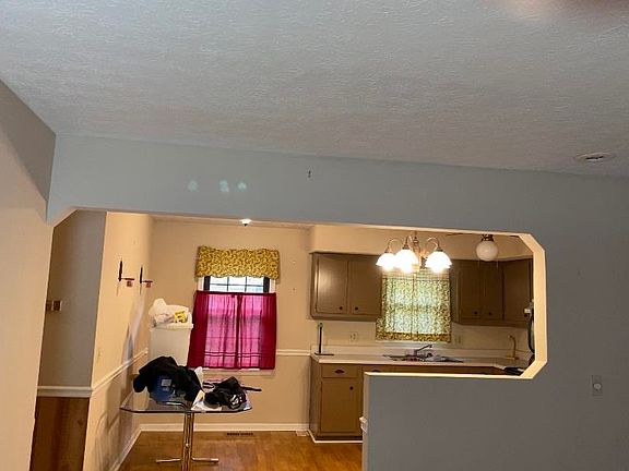 4th image of 609 Rhonda Ave