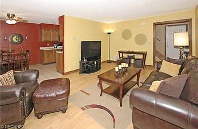 4th image of 4873 Hawthorn Ln #17