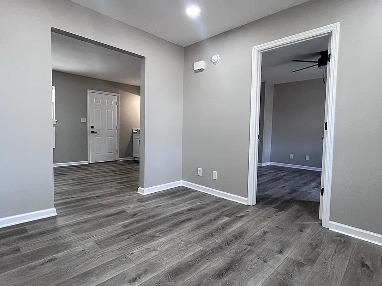 Fisher St Apartments — Photo 27