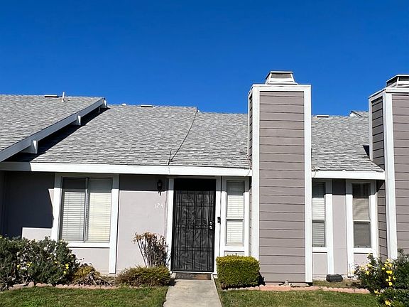 3rd image of 1027 W Dakota Avenue