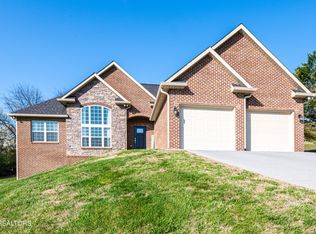 503 Carpenters View Dr, Maryville, TN 37801