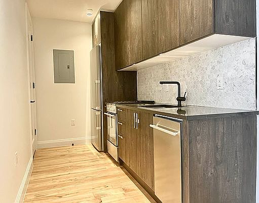 2nd image of 564 Saint Johns Pl #3I5