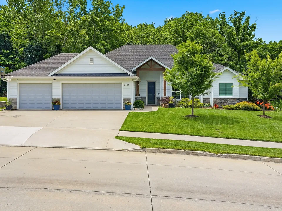 2404 Baxley Dr