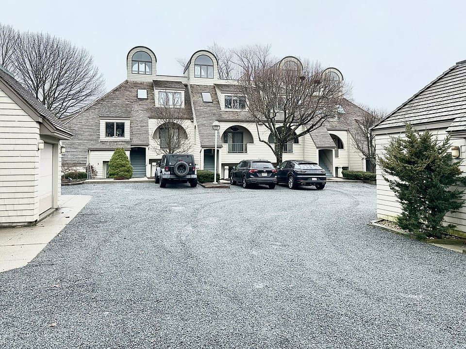 1st image of 2 Weetamoe Farm Dr #2