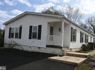 69 Mapleleaf Dr, Sellersville, PA 18960