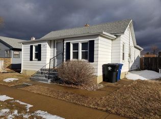 219 1st St SW, Dickinson, ND 58601