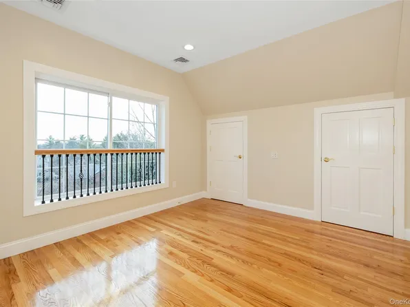 16 Grand Blvd, Scarsdale, NY 10583