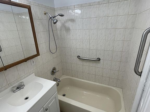 2nd image of 399 Smithtown Blvd #4
