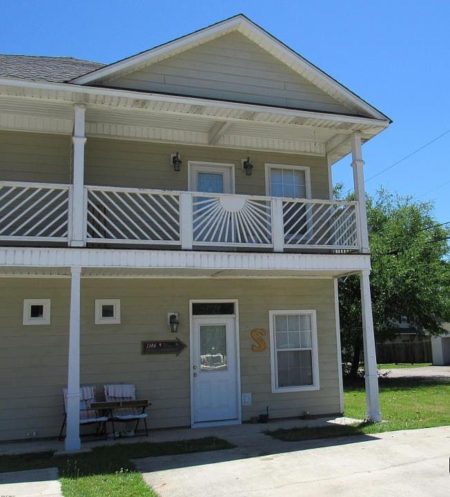 1st image of 1306 Foxwood Pl