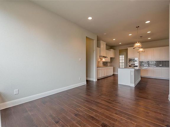 5th image of 3113 Maplewood Dr