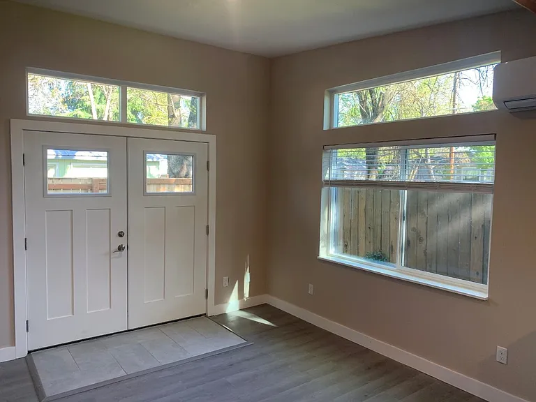 135 Vancouver Ave — Photo 4