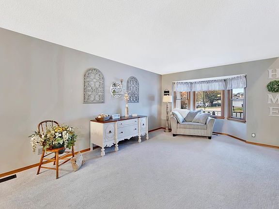 3rd image of 4372 N Eagle Lake Ct