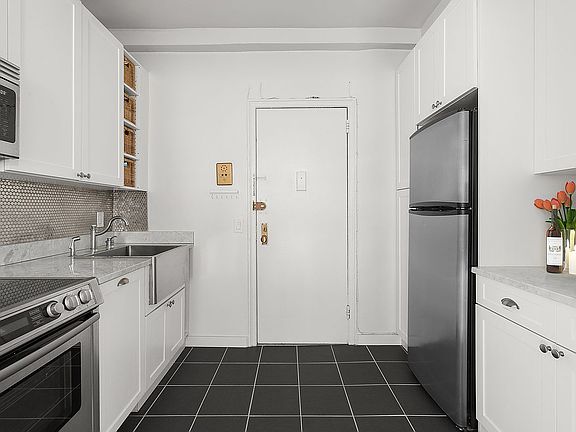 4th image of 24 5th Ave APT 1215