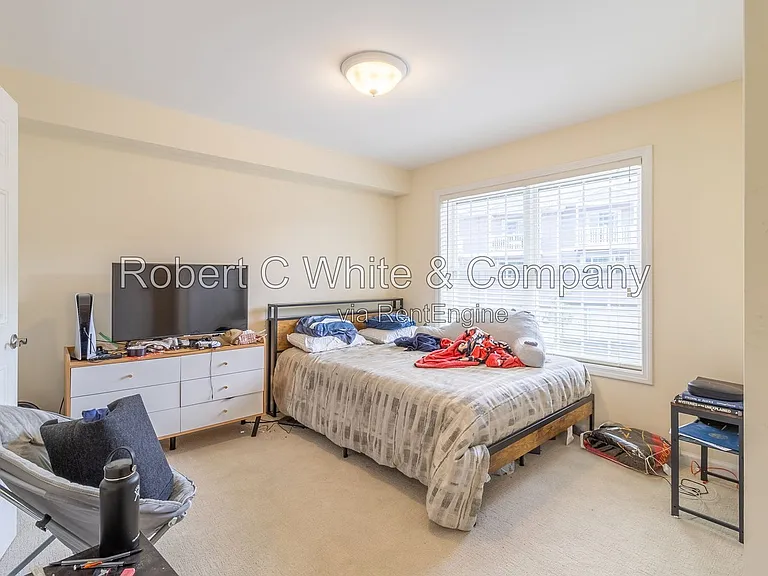 330 Crystal Ave #10 — Photo 15