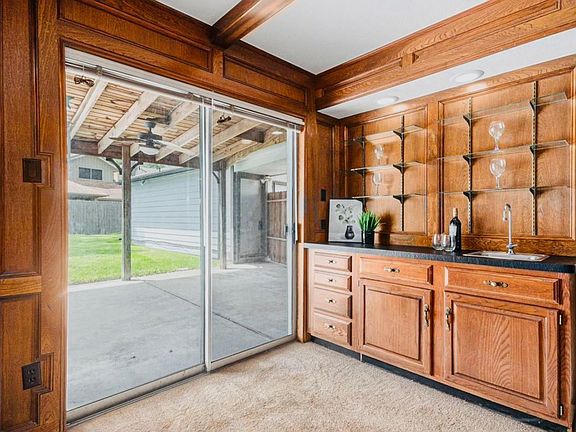 5th image of 15014 Hollydale Dr