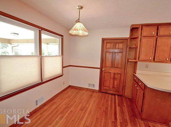 3rd image of 731 Lake Dr