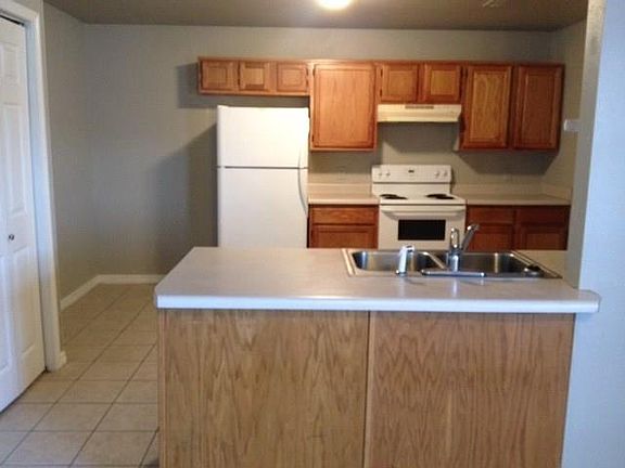3rd image of 2830 Dawn Ct #B