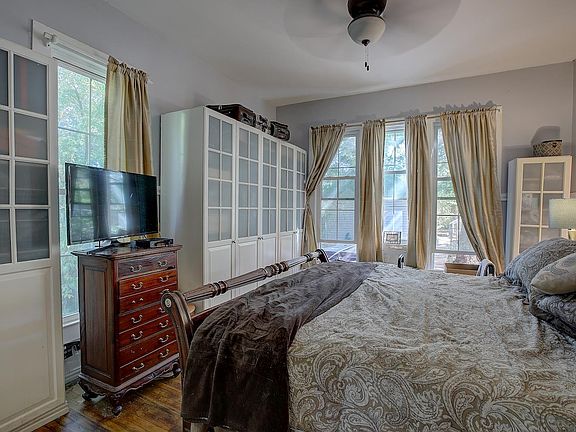 5th image of 905 S Walnut St