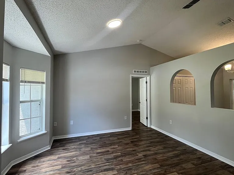 15 Postman Ln — Photo 2