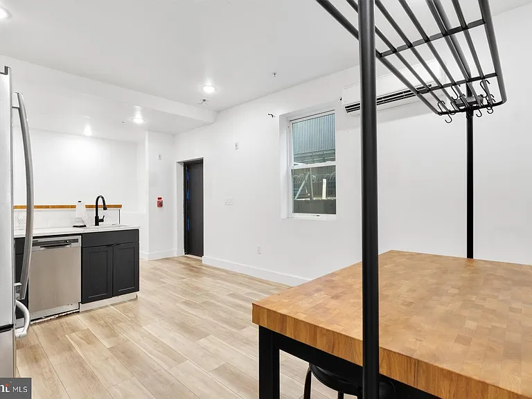 1153 N Front St #1R — Photo 7