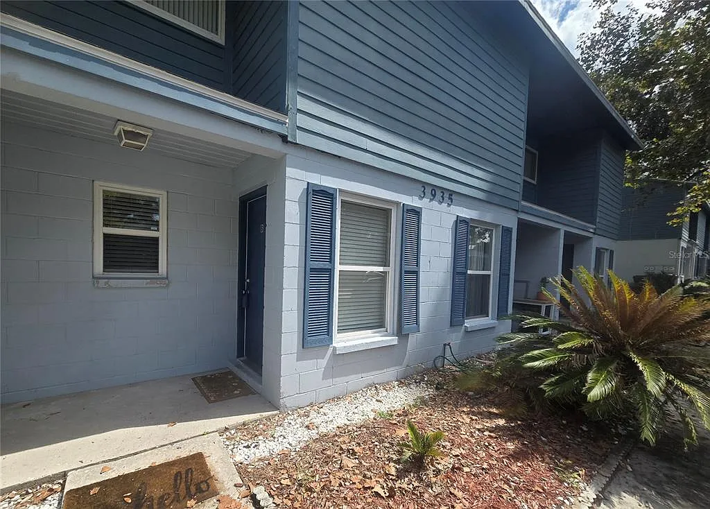 2 bed, 1.5 bath, 1000 sqft, $1,075 — Photo 2