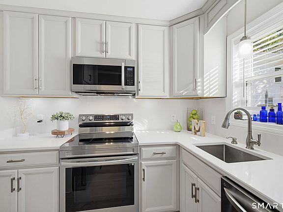 3rd image of 181 Sherbrooke Street #8