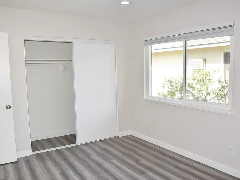 815 N Olive St — Photo 20