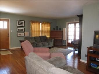 5th image of 409 W Franklin St