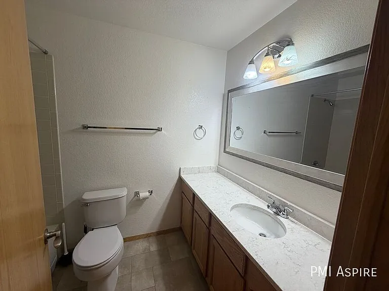 1424 Wildrose Dr — Photo 19