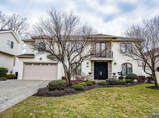 139 Thomas Dr, Paramus, NJ 07652