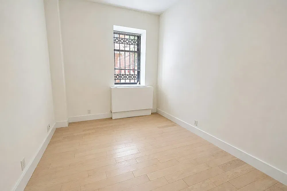 110 Horatio St — Photo 4