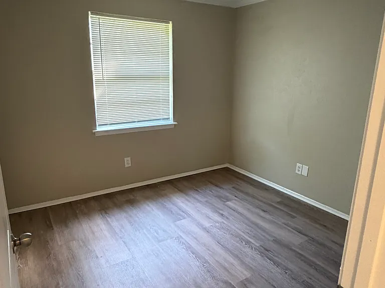 4871 Bedford Dr — Photo 9