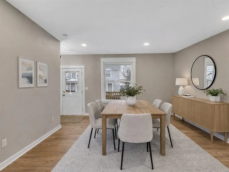 4 bed, $2,400 — Photo 4