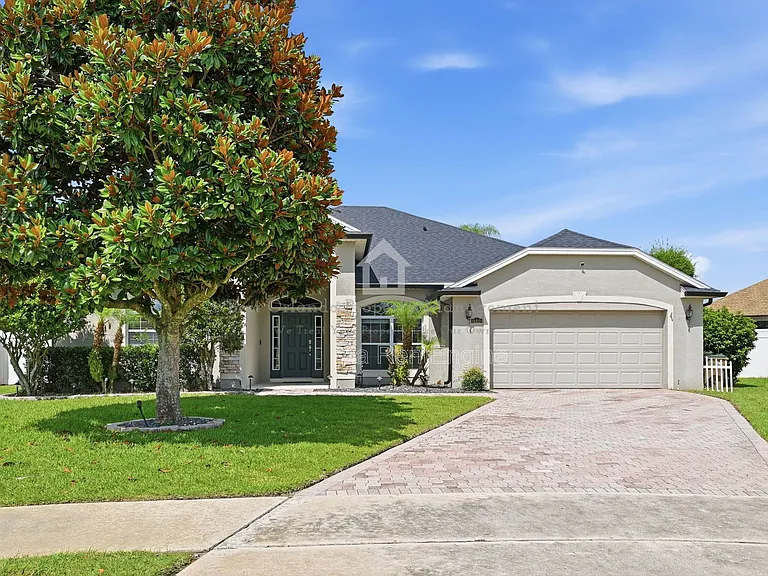 15601 Grays Harbor Way — Photo 1