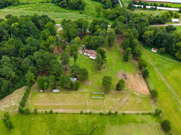 712 Breeding Rd, Somerville, AL 35670