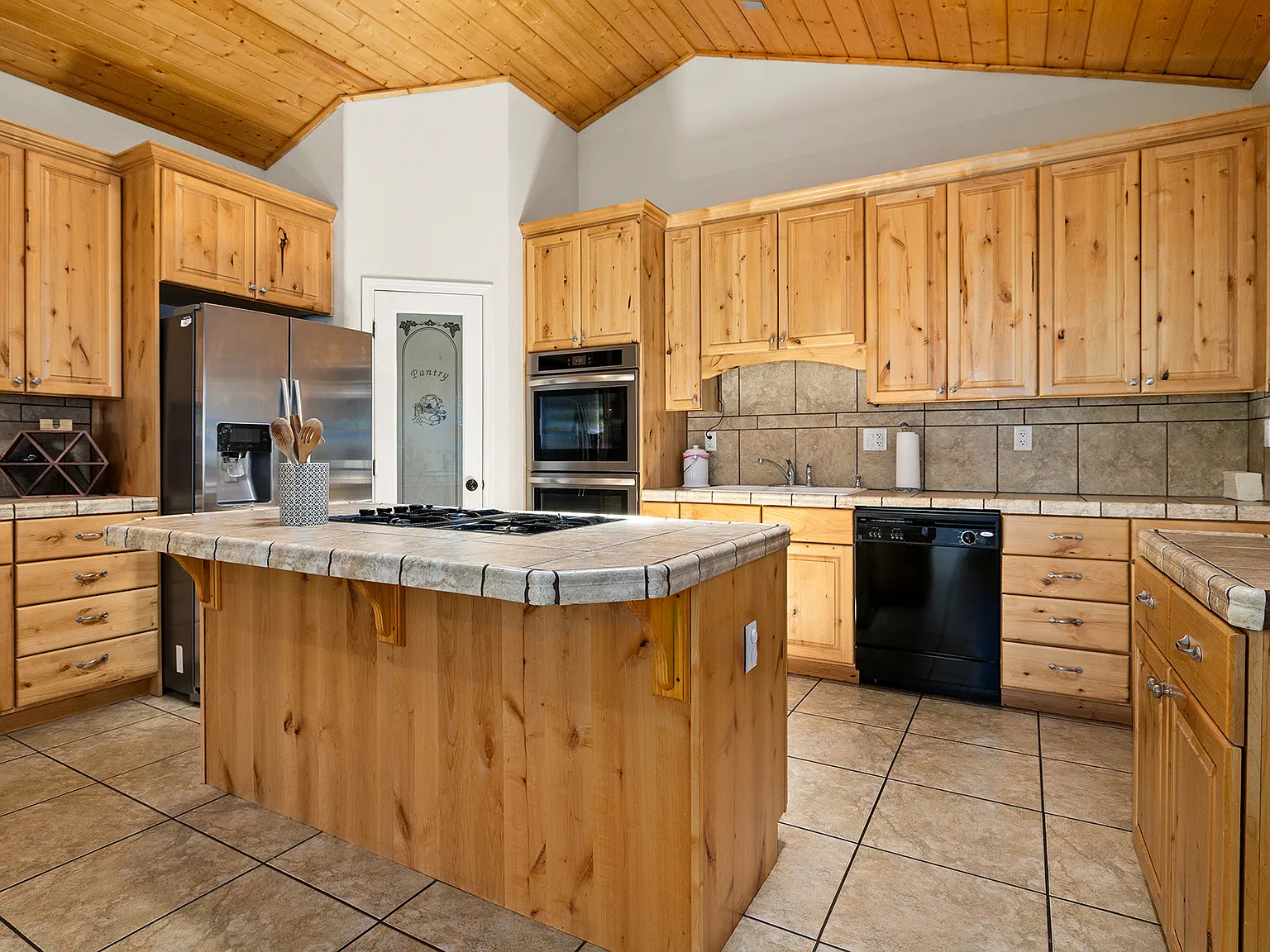 2 bed, 1.5 bath, 1500 sqft, $1,950 — Photo 2