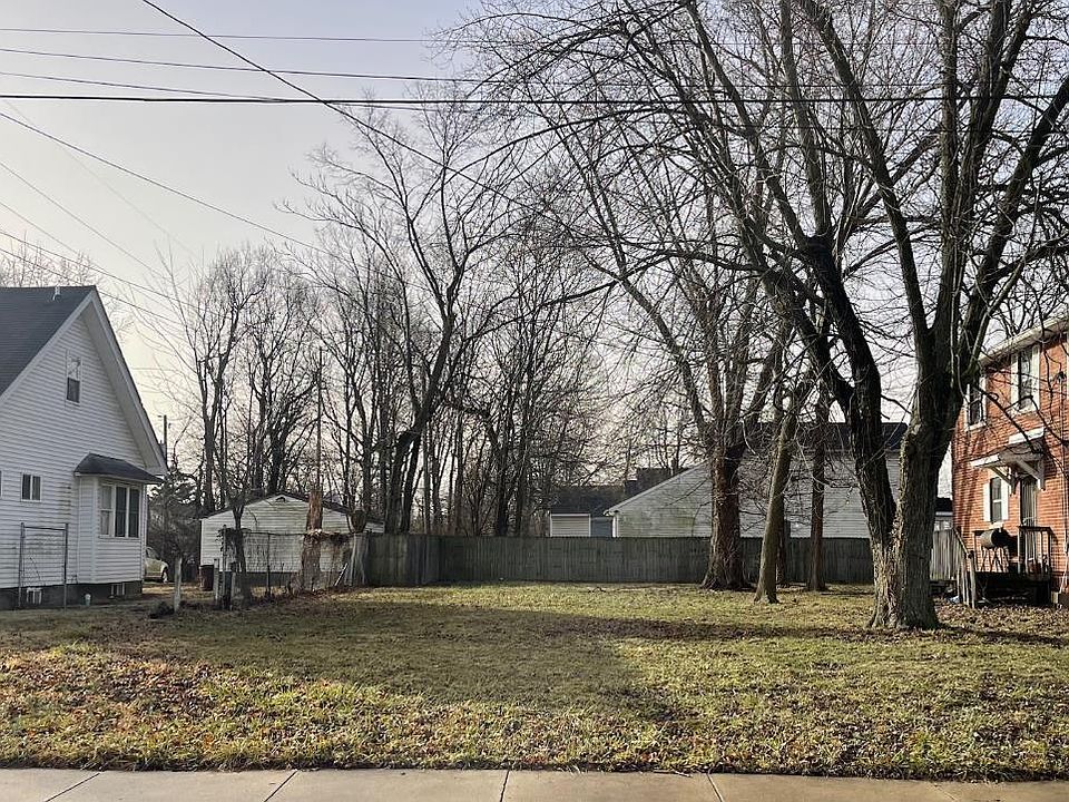 2nd image of 459 W 28th St