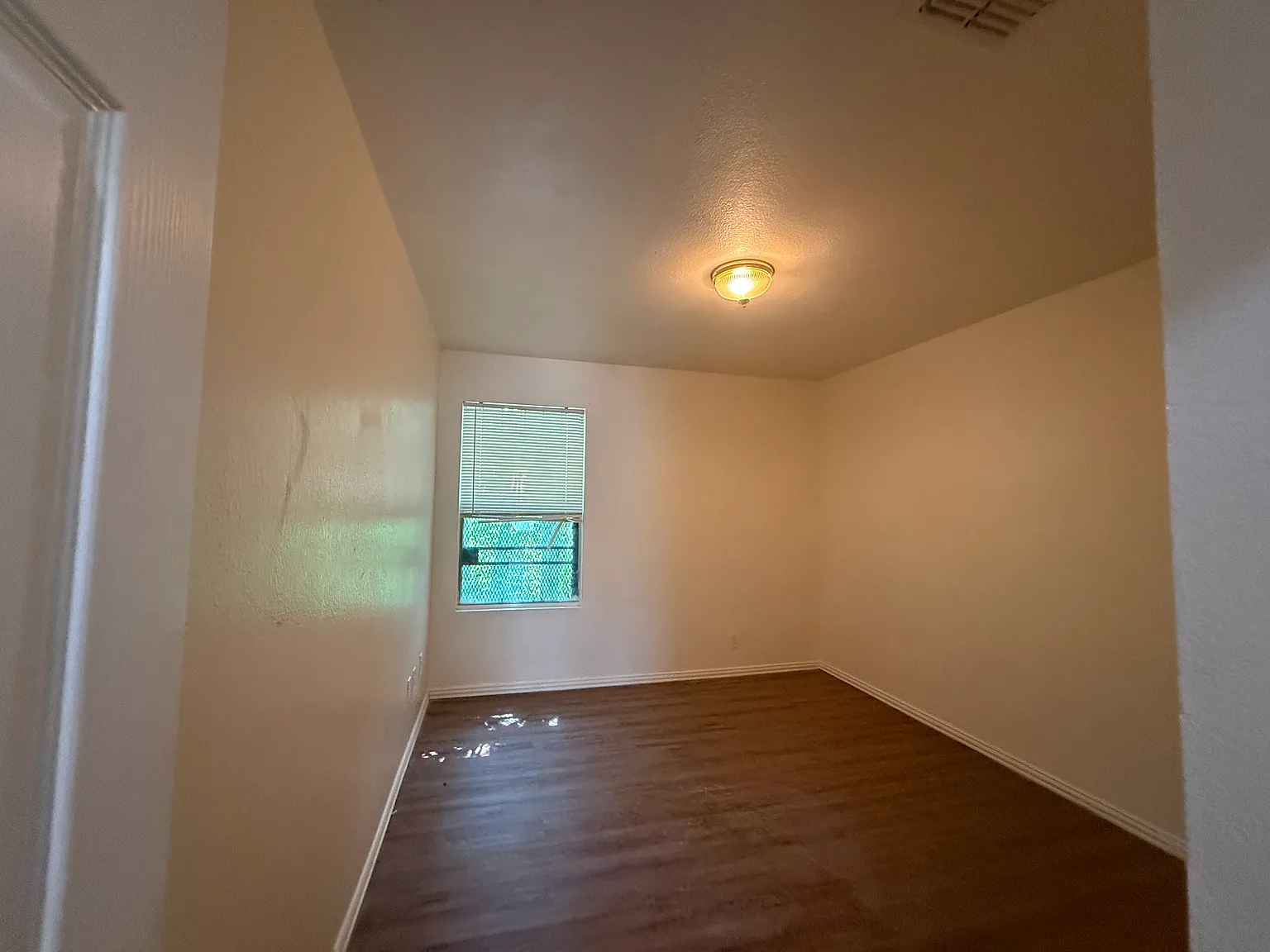 3 bed, 2.5 bath, 1501 sqft, $1,800 — Photo 3